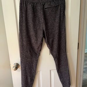 Mens Lululemon joggers in a dark gray heather, size small